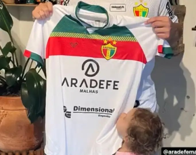 Base do Brusque FC está de uniforme e patrocinador novos
