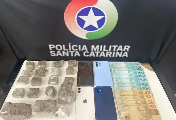 Entrega de drogas no Limoeiro termina com dois presos