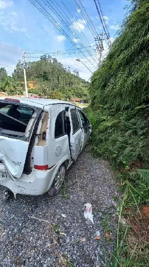 Colisão traseira deixa idosos feridos no Pedras Grandes