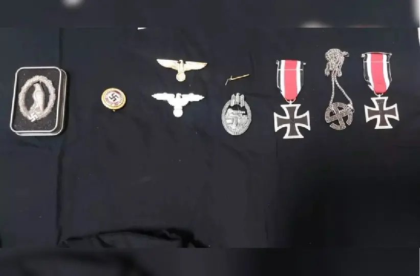 Objetos em alusão ao neonazismo são apreendidos 