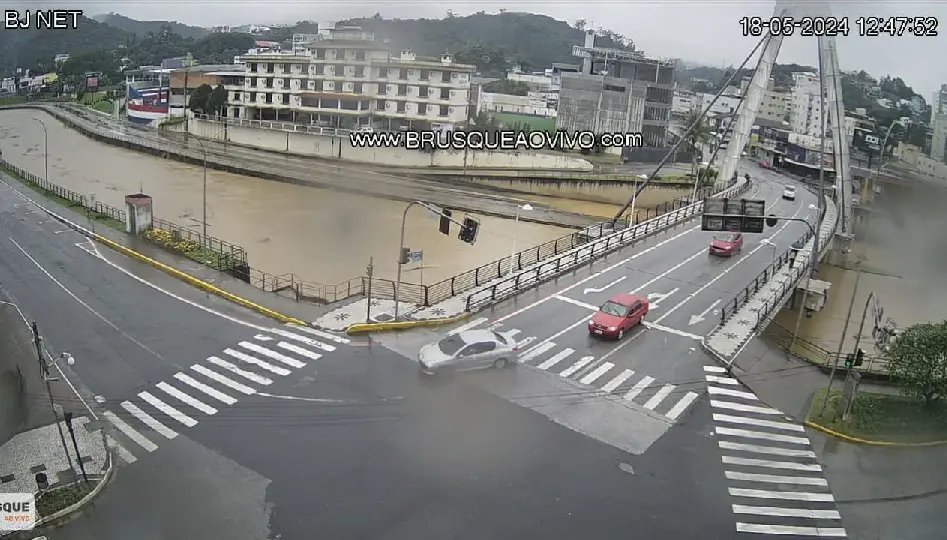 Trechos serão fechados no Centro por conta do nível do rio