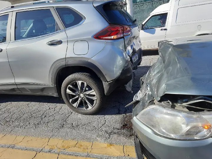 Colisão gera engavetamento na Getúlio Vargas