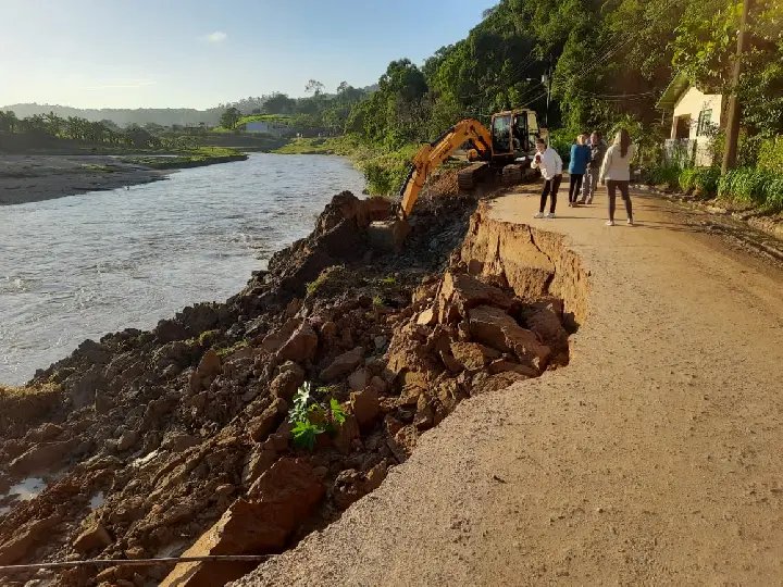 (VIDEO) Desmoronamento na Cristalina vira problema para moradores