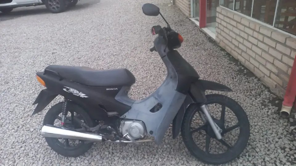 Motociclista fica ferido após acidente na Ivo Silveira