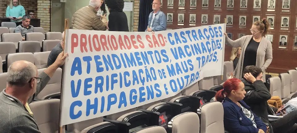 Protesto contra a construção do ParCão é realizado na Câmara