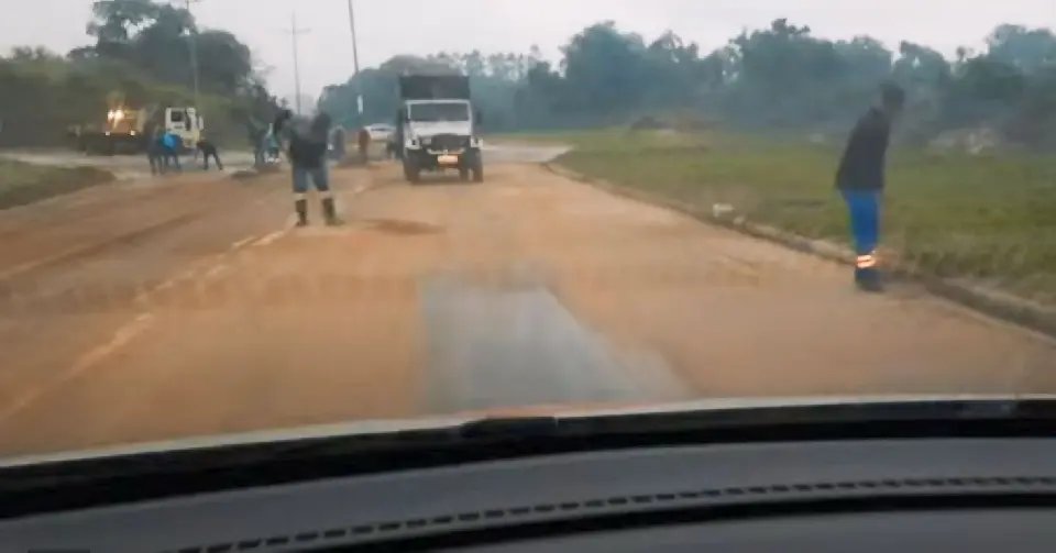 Limpeza da parte final da beira rio está sendo finalizada