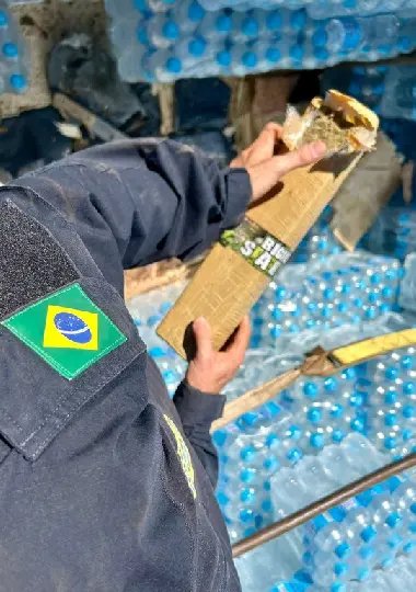 Toneladas de drogas são localizadas em caminhão com doações 