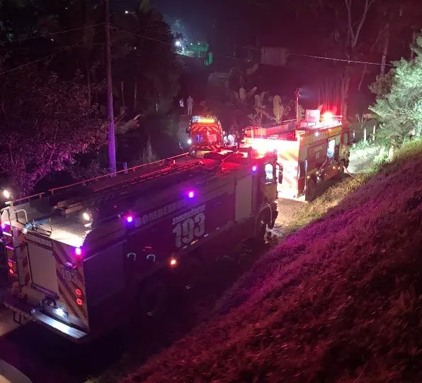 Bombeiros de Brusque ajudam a combater incêndio em Nova Trento