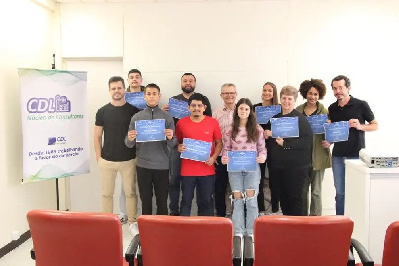 CDL Brusque forma a 7ª turma da Escola de Vendas para varejo