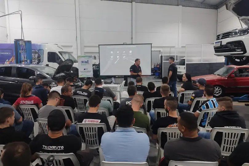 CDL oferece capacitação para membros do Núcleo de Oficinas Mecânicas