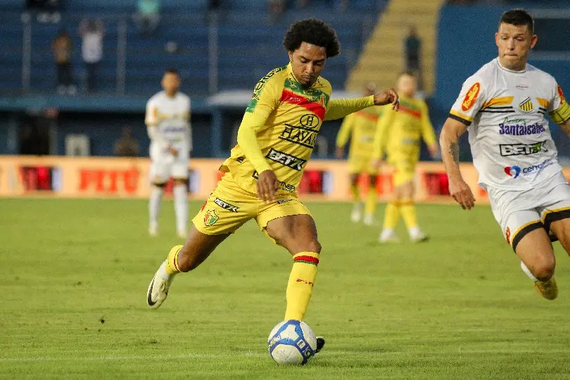 Brusque empata e completa 7 jogos sem vencer no Brasileiro
