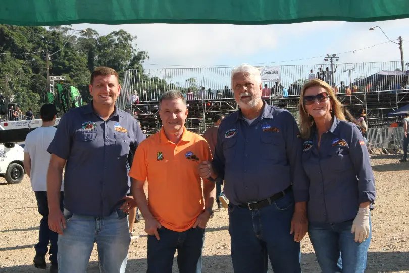 Deputado federal Darci de Matos visita a Fenajeep