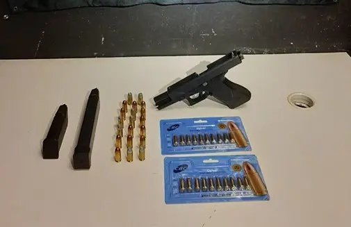 Arma de fogo e munições são apreendidas durante abordagem policial
