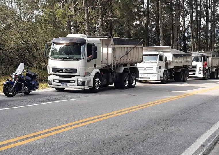 Quase 37 toneladas de excesso são flagradas em caminhões