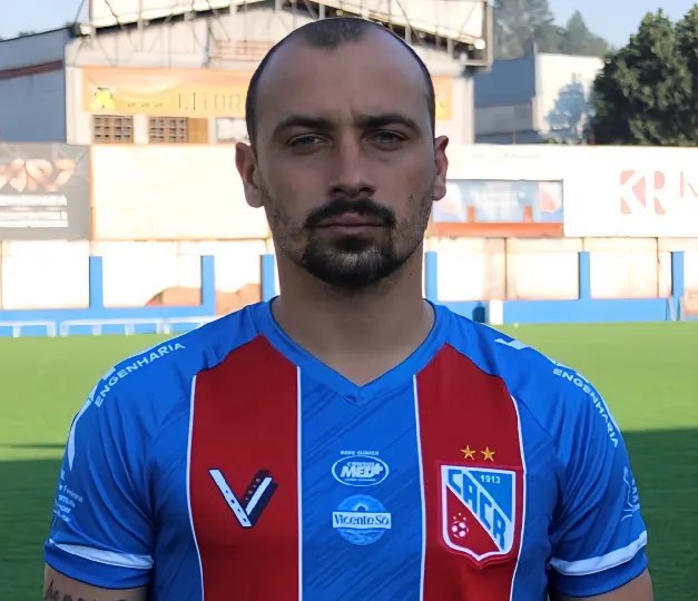 Vovô anuncia contratação de Willian Kaefer