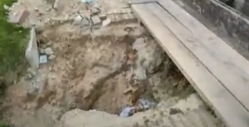 (VÍDEO) Buraco estaria há pelo menos seis meses no Centro II