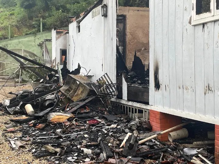 (VÍDEO) Incêndio queimou tudo e gato está desaparecido