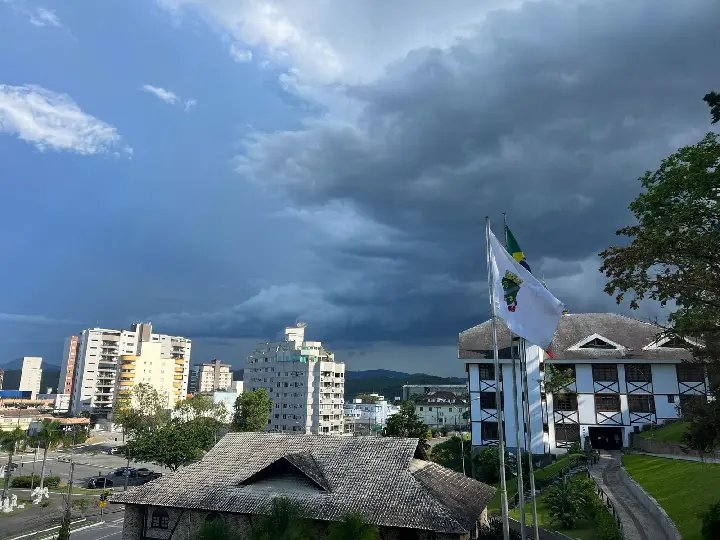 Defesa Civil alerta para chuva intensa nesta segunda-feira