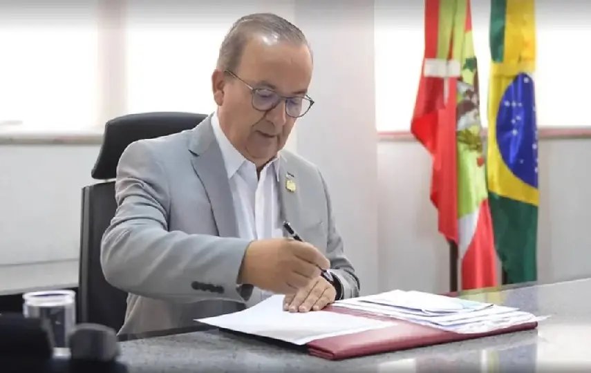 (VÍDEO) Jorginho Mello destinará recurso para revitalizar trecho da Antônio Heil