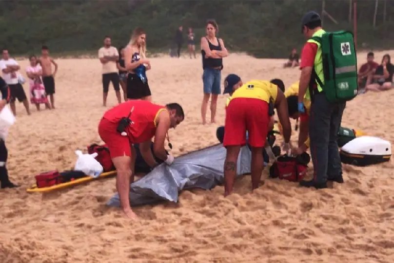 Turista do Paraná morre afogado na Praia do Estaleirinho