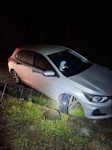 Condutora sai de pista e se fere em acidente