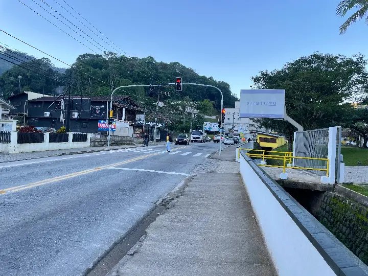 (VÍDEO) Imagens registram situação do semáforo na Primeiro de Maio 