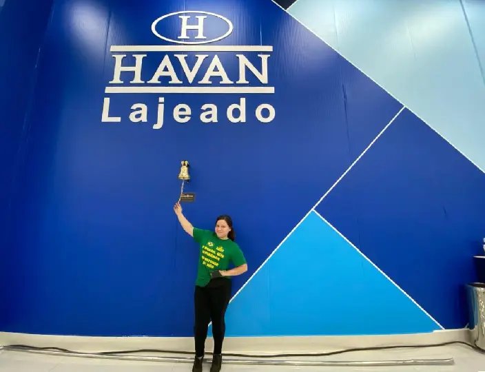 Após enchente, colaboradora da Havan comemora recomeços