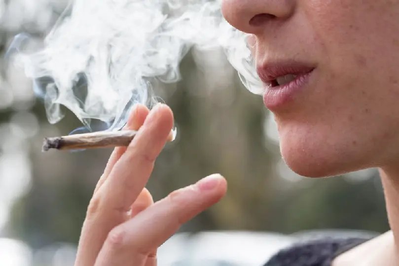 Adolescentes estariam fumando maconha na sala de aula