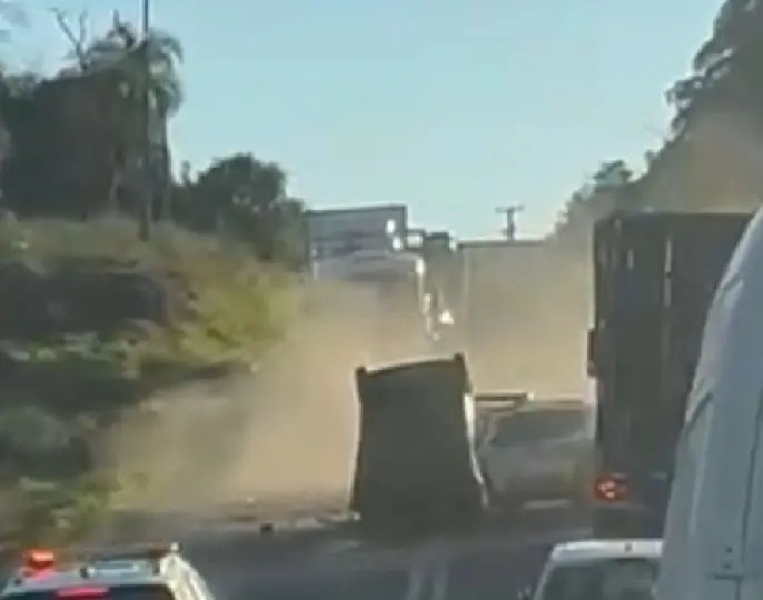 (VIDEO) Motorista morre após bater contra viatura durante perseguição 