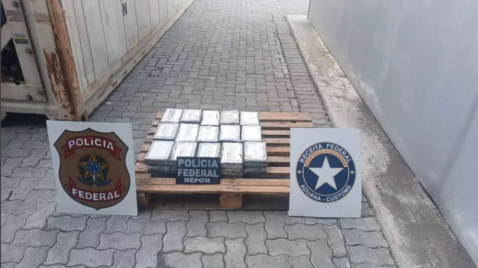 Ação conjunta encontra cocaína em contêiner de frango