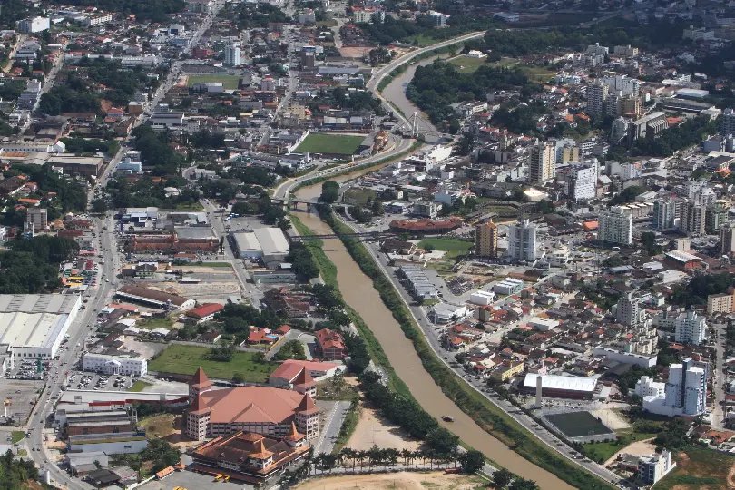 Vias importantes de Brusque recebem modificações em seus CEPs