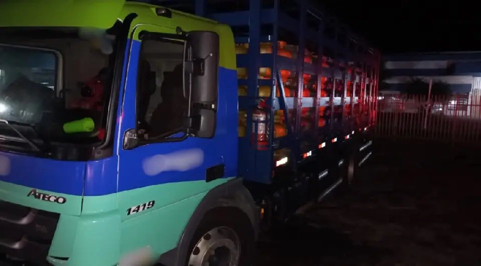 Pedestres são atropelados por caminhão em São João Batista