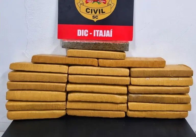 Polícia prende irmãos por tráfico de drogas