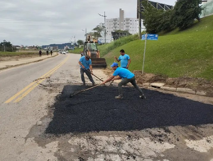 Operação emergencial de tapa buraco vai às ruas em Brusque