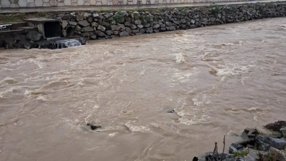 Homem tenta atravessar rio nadando e desaparece em Brusque