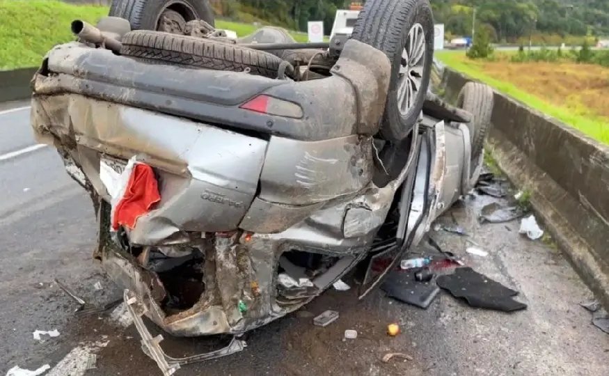Dunga e esposa recebem alta após acidente de carro