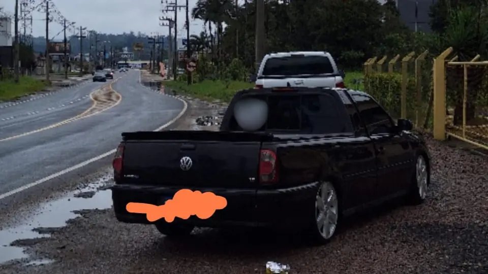 Adolescente é flagrado dirigindo carro no bairro Bateas