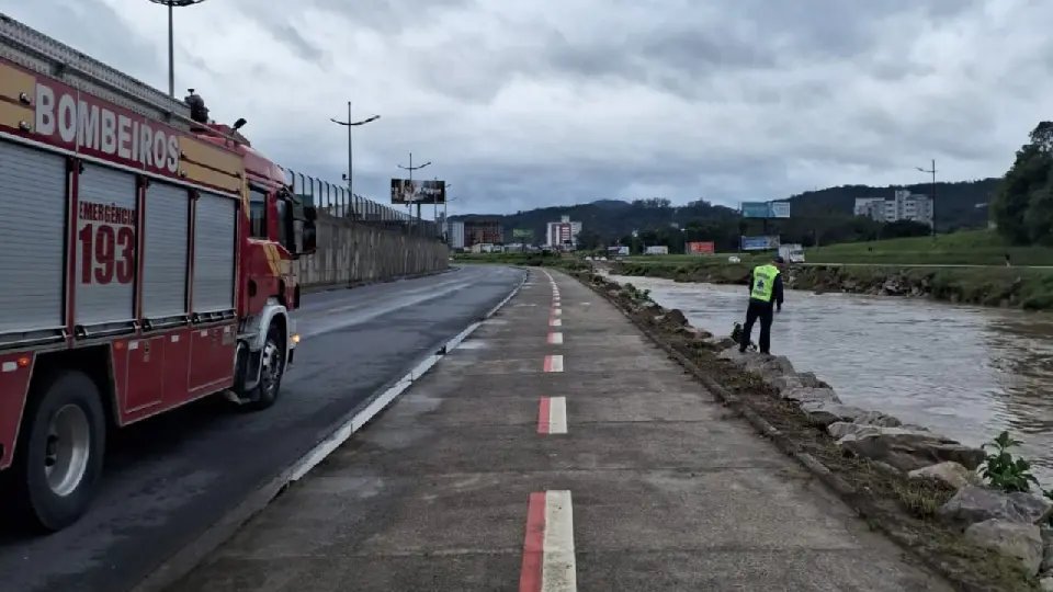 Corpo permanece desaparecido após novas buscas no Itajaí-Mirim