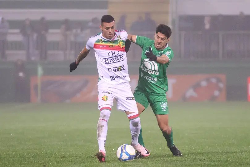 Brusque empata com a Chape em jogo marcado por neblina