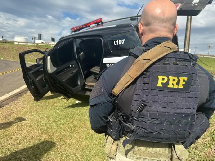(VIDEO) Policial Civil é preso transportando drogas em viatura falsa