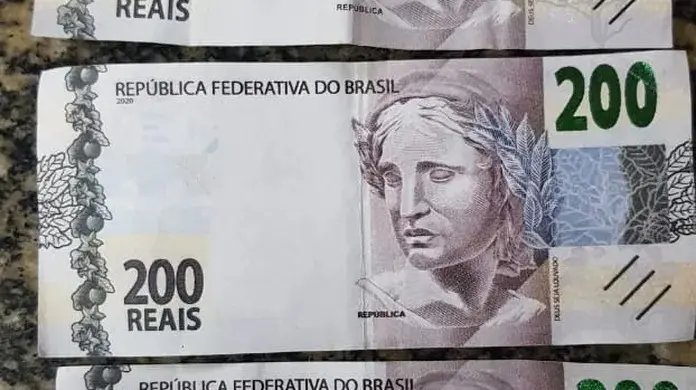 Homem é preso com R$ 3 mil em notas falsas 