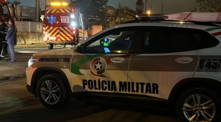 Morador coloca fogo na casa e se entrega à polícia