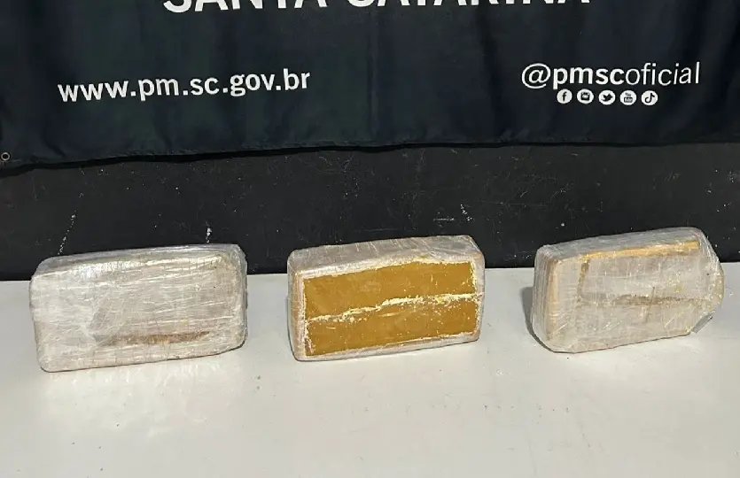 Traficante foge ao ver a polícia e abandona 3kg de crack