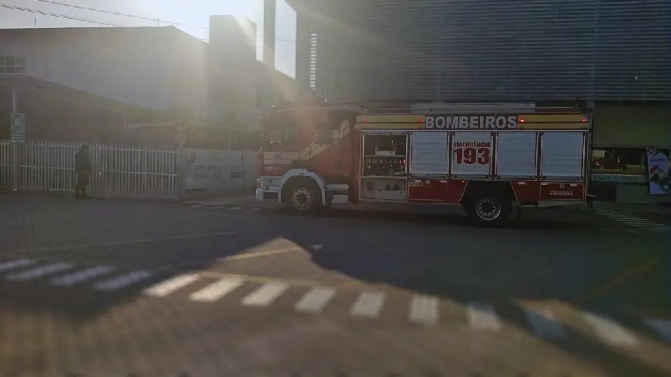 Princípio de incêndio em escola mobiliza bombeiros no Maluche