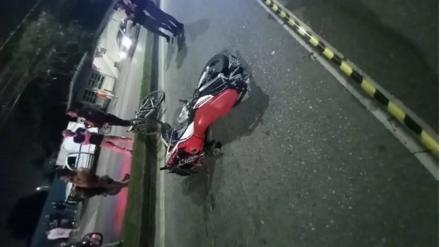 Motociclista morre em colisão com ciclista em Itajaí
