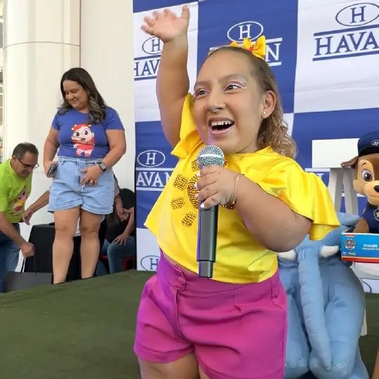 Encontrinho com MC Divertida reúne milhares de pessoas na Havan de Primavera do Leste
