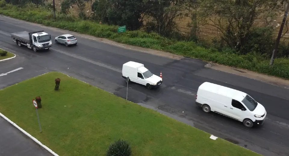 (VIDEO) Lombadas não sinalizadas surpreendem motoristas na Ivo Silveira