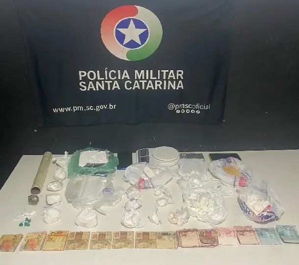 Após ser preso, jovem admite vender drogas por estar desempregado