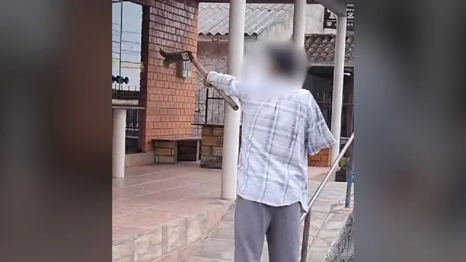 (VIDEO) Homem ataca donos de bar ao tentar comprar cigarros 'fiado'