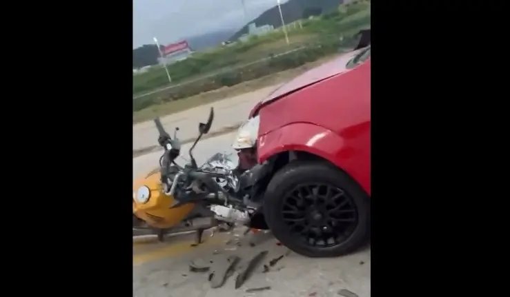 (VIDEO) Motociclista fica ferido após acidente na Beira-rio 
